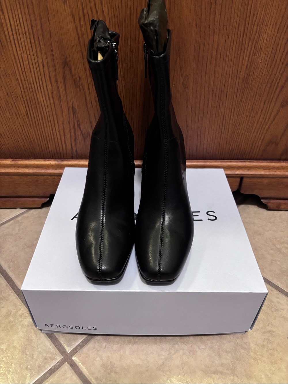 AEROSOLES Black Square-Toe Leather Ankle Boots